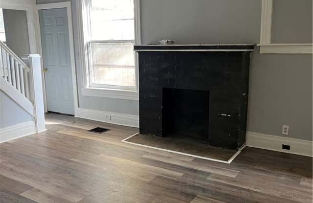 304 Euclid Avenue Gallery 2