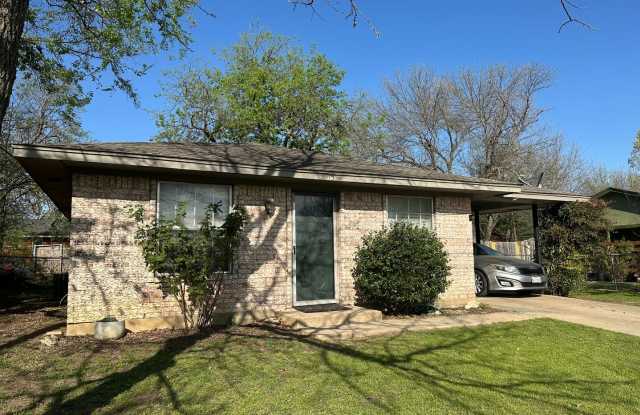 Charming 3BR Home with Large Yard  Easy I-35 Access Near Denton photos photos