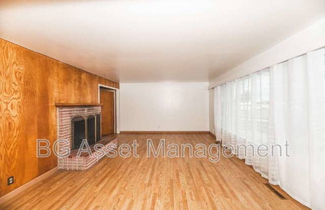 1011 Manor Road photos photos