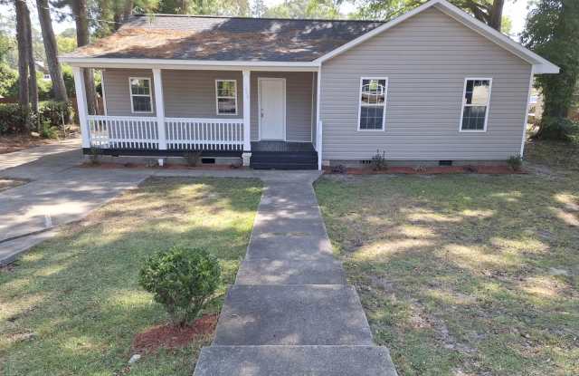 206 E Prospect Ave - 206 East Prospect Avenue, Raeford, NC 28376