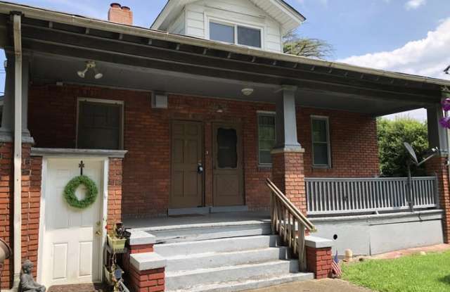 156 Dupont Circle Gallery 2