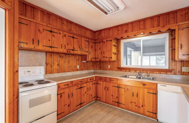 2 Bedroom 1.5 Bath Home in East Ridge Gallery 1