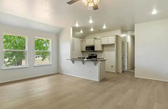 Move-In Ready 2-Bed Home | Garage + Pet Friendly photos photos Move-In Ready 2-Bed Home | Garage + Pet Friendly photos photos