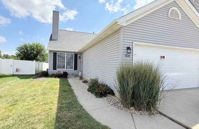 Beautiful 3 Bedroom, 3.5 Bathroom Single-Family Home in Normal photos photos