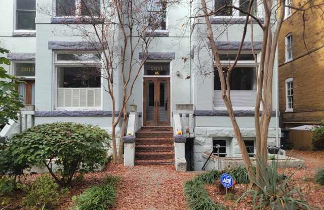 Charming 2 BR/1 BA Ground Level Condo Unit in Adams Morgan! - 2011 Kalorama Road Northwest, Washington, DC 20009