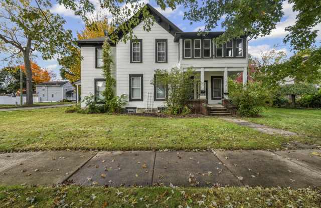 1017 N Holbrook Street unit: 2 photos photos