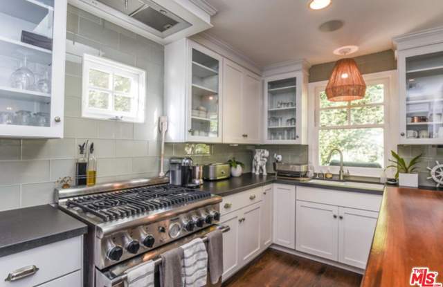 8069 WOODLAND Lane Gallery 2