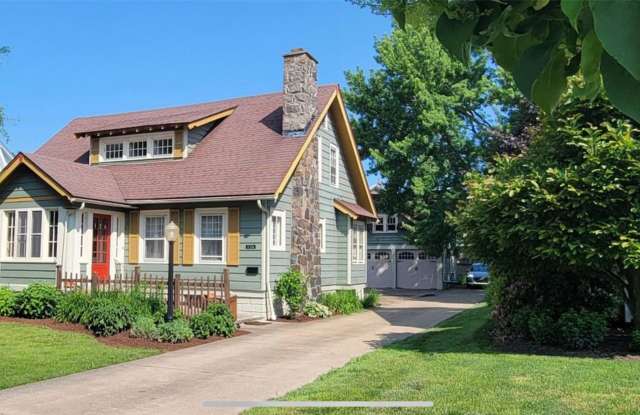 Quaint 4 bedroom Erie Home with Central Air  Garage Parking photos photos