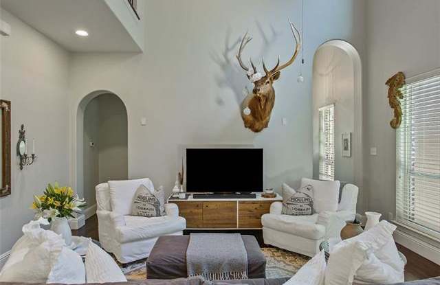 2265 Longwood Drive Gallery 4
