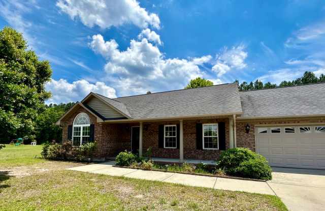 Large Fenced Yard in Saddlebrook Subdivision! photos photos