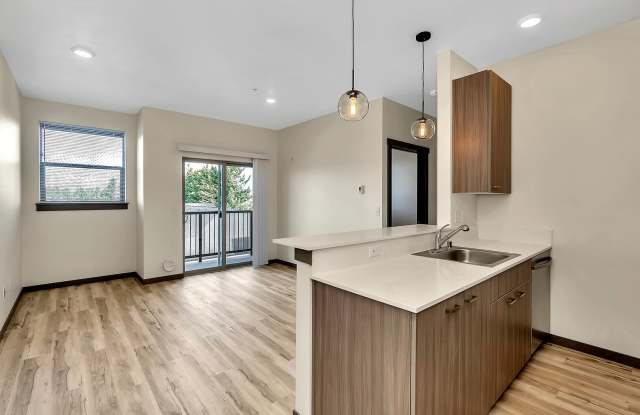 Viero Apartments - 13521 97th Ave E Gallery 2