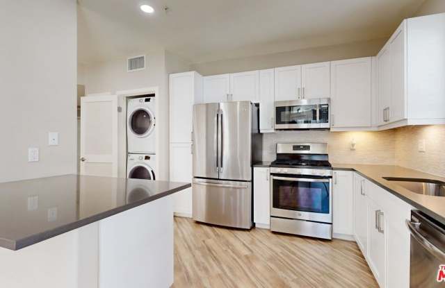 6240 W 3rd St Gallery 1
