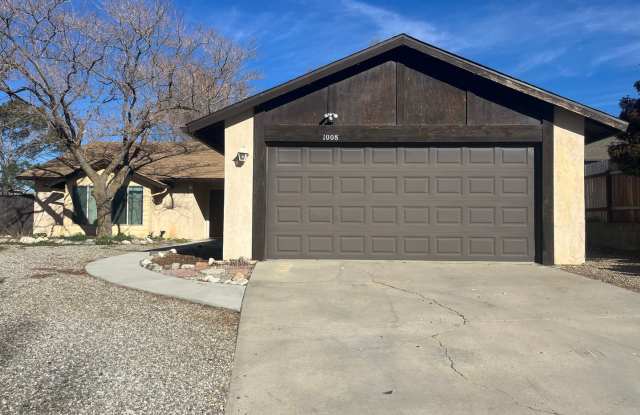 3 Bed 2 Bath House located in the Heart of Tehachapi! Available 3/1/2026! - 1008 Cypress Way, Tehachapi, CA 93561 3 Bed 2 Bath House located in the Heart of Tehachapi! Available 3/1/2026! - 1008 Cypress Way, Tehachapi, CA 93561