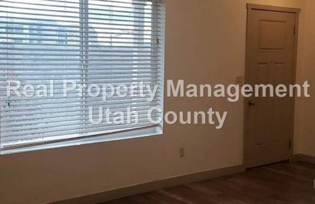 742 E 125 N Gallery 4