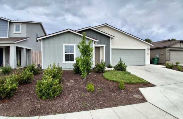 4 Bedroom Home In Madera, Ca! Available Now! photos photos
