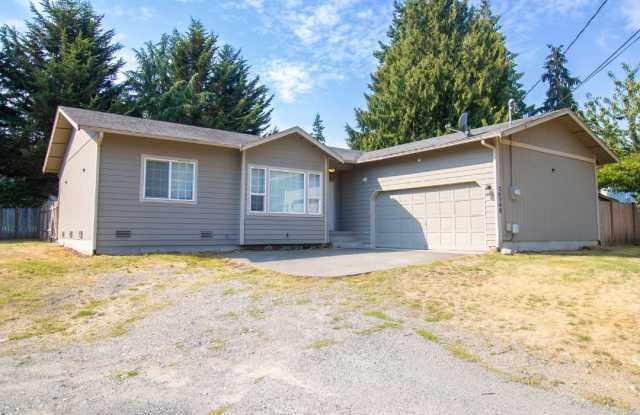 Charming 3-Bedroom Bonney Lake Home with Large Yard & 2-Car Garage Gallery 1