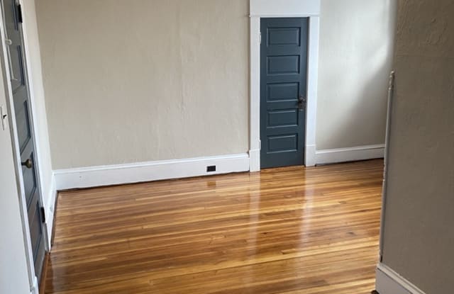 532 Walnut Avenue Southwest - 4 Gallery 2