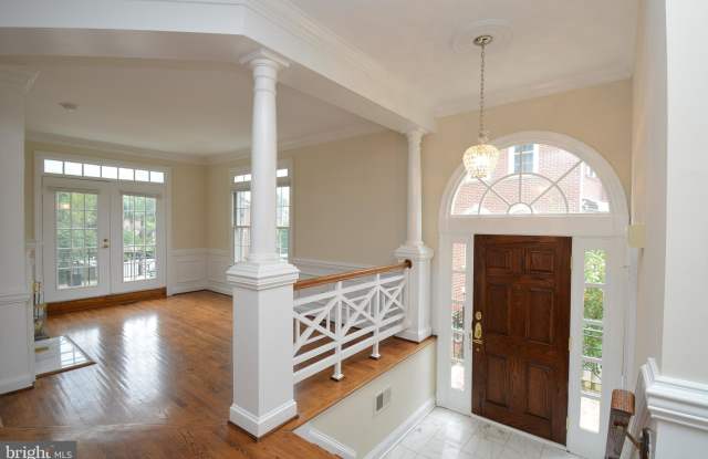 6327 BARCROFT MEWS DRIVE Gallery 3