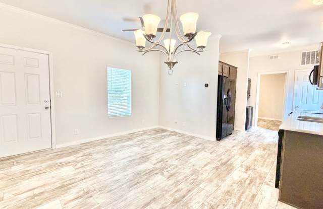 Beautiful, Standalone Guest Home with Balcony Deck, Private Yard Space, located on a One-of-a-Kind, Fully Fenced & Gated Private Property in Fallbrook! Gallery 4