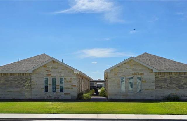 5005 North Hiawatha Drive - 3 photos photos