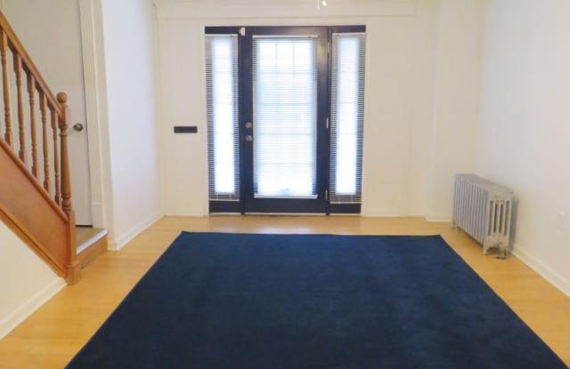 522 E. Queen Lane Gallery 4