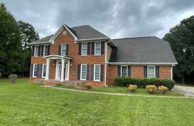 109 Hickory Rd: Spacious home for rent in Fayetteville! AVAILABLE NOW! photos photos