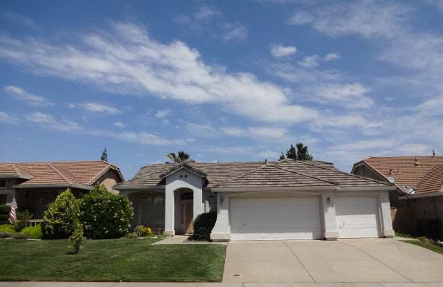 NICE SINGLE STORY HOME WITH 3 BEDROOMS, 2 BATHROOMS,  3 CAR GARAGE! photos photos
