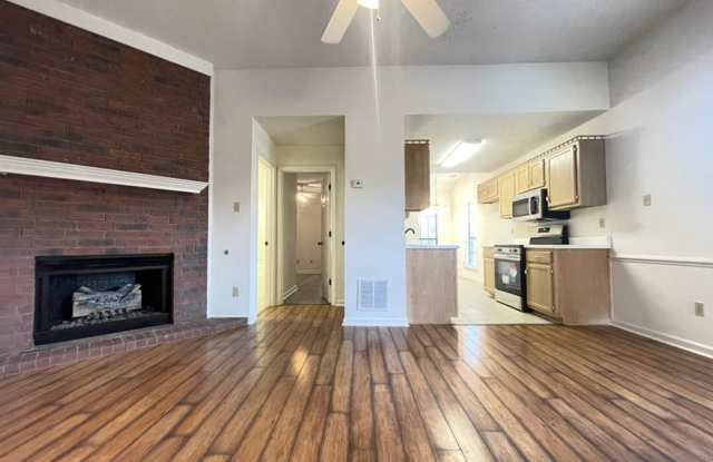 Townhouse close to everything!! new appliances Gallery 3