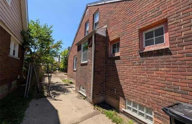 5575 BUCKINGHAM Avenue Gallery 3
