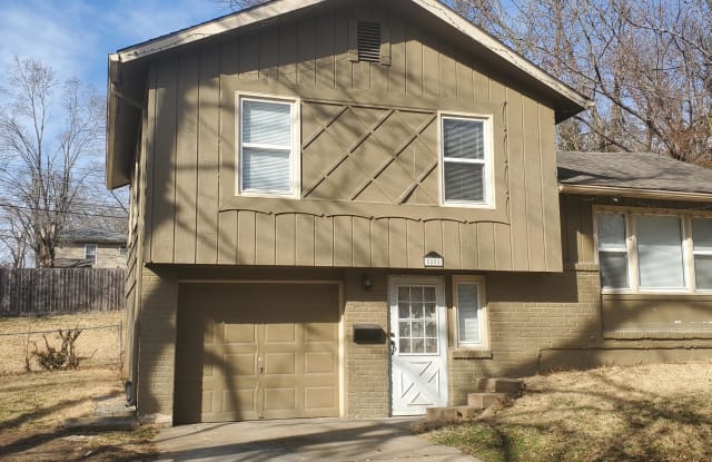 5808 East 97 Street - 5808 East 97th Street, Kansas City, MO 64134