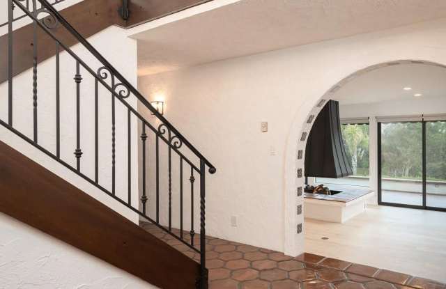 5406 Las Palomas Gallery 2