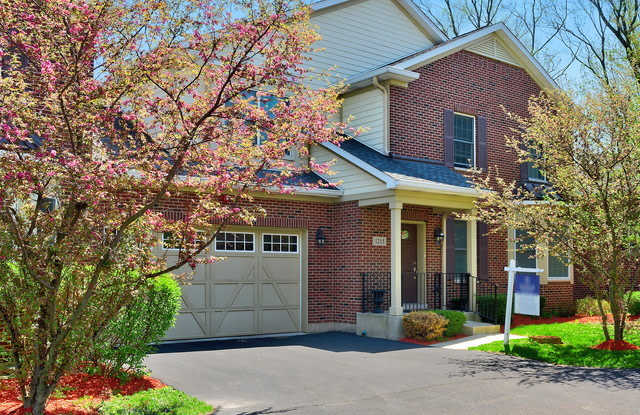 1215 CHARLESTON Court - 1215 Charleston Ct, Westmont, IL 60527