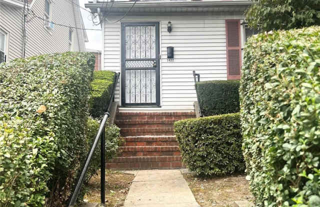 3922 Dyre Avenue Gallery 1