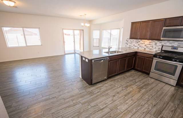 Great Open Floor Plan 3 Bedroom, 2 Bath, Central A/C in Holiday Subdivision! photos photos