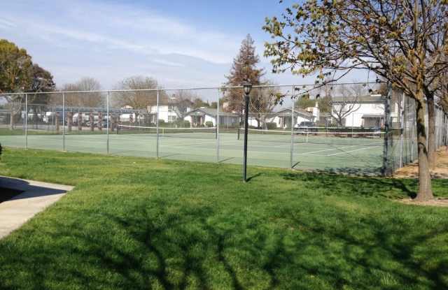 Nice townhome located in a gated community Gallery 4