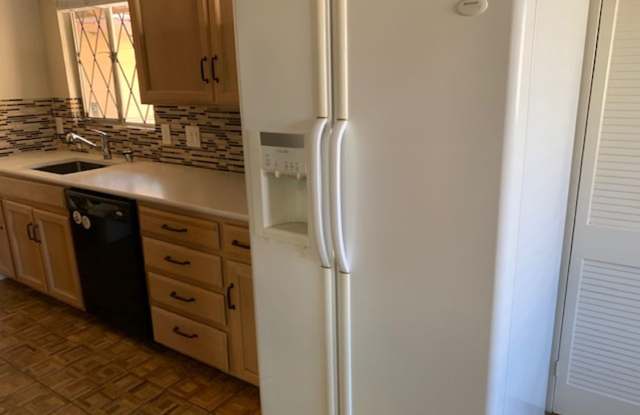 Spacious house with hardwood, handicap ramps, pet friendly, large garden with fruit trees Gallery 4
