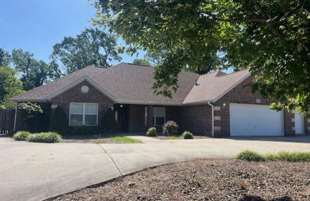 Bentonville 4 bedroom 3 car garage home near trails  Square photos photos