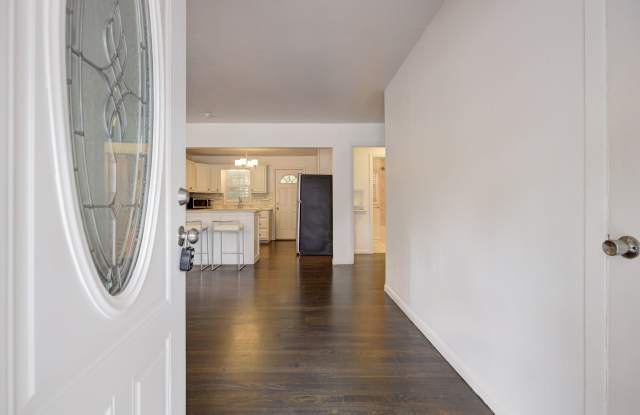 1227 West Brooks Street Gallery 2