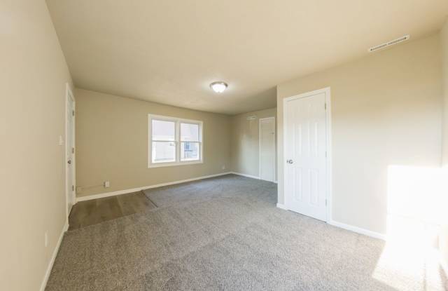 2 Bedroom 2 Stall Garage - East Side Gallery 3