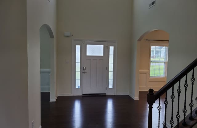 Beautiful 4 bedroom, 3.5 bath unfurnished home in Nautical Reach community Gallery 4