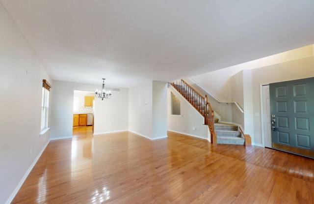 4907 Ravine Court Gallery 3