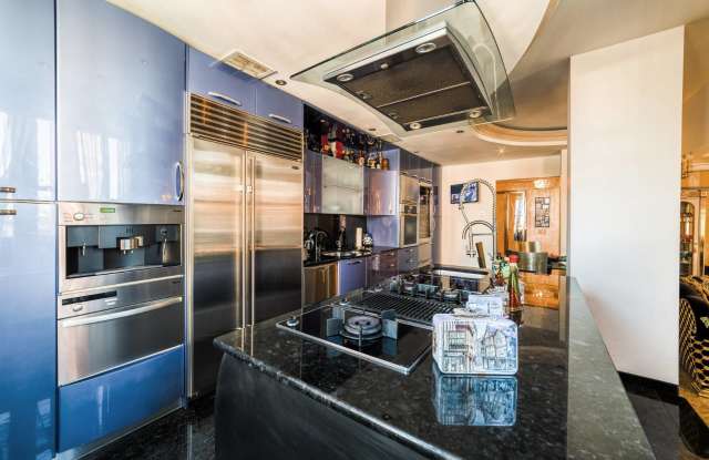 70  Oceana Drive West , #PH1B Gallery 3