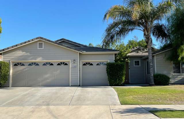 4 Bedroom with Office in N.W. Bakersfield Gallery 1