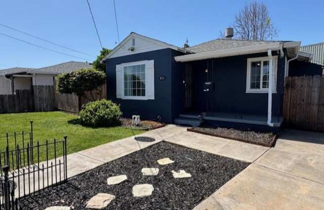 Spacious 3 Bedroom House in San Leandro + Bonus Room! photos photos