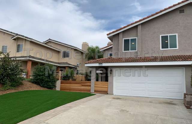 ***Beautifully Remodeled 4 bed / 2.5 bath / 2,162 sqft Twin Home in Carlsbad - Available 11/07*** Gallery 1