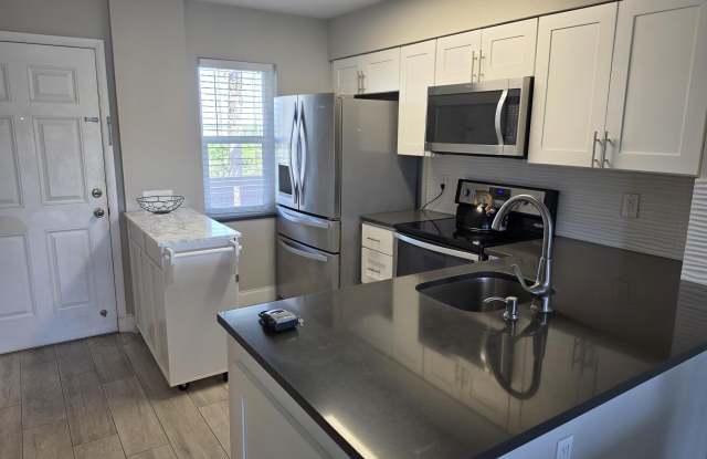 2106 S Cypress Bend Drive Gallery 2
