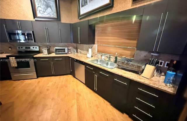 5877 SW 123rd Avenue Main, Miami, FL 33183 photos photos