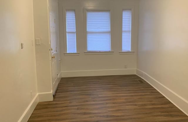 Video in Photos! Downtown York 2 Bedroom-1st Floor Gallery 4