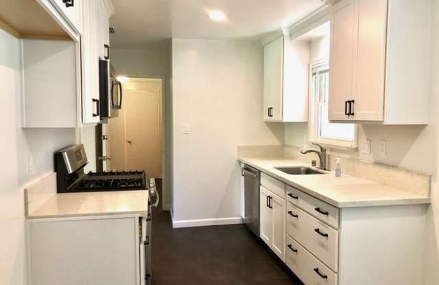 4095 Cresta Way Gallery 2