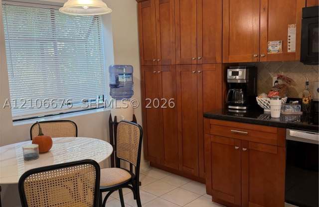 3733 Carambola Cir N Gallery 4